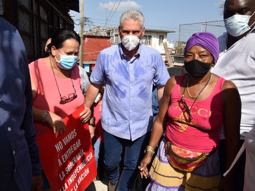 Recorrido del Presidente Díaz-Canel por el Consejo Popular de Tamarindo, en el capitalino municipio de Diez de Octubre. Foto: Estudios Revolución