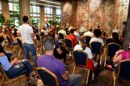 Encuentro del Presidente Díaz-Canel con estudiantes de la Universidad de La Habana.  Fotos: Estudios Revolución