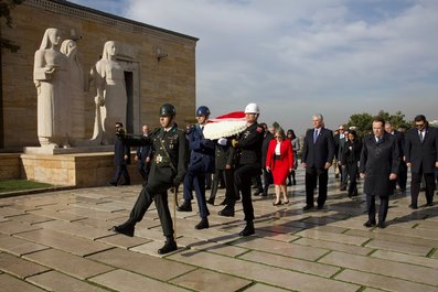 Homenaje en mausoleo