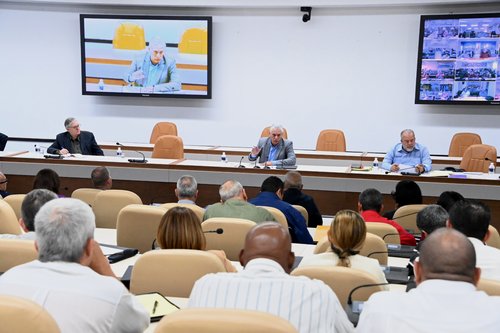 “La transición energética en Cuba. Situación actual y perspectivas”, fue el asunto que ocupó la habitual reunión entre representantes del sector empresarial estatal y el Primer Secretario del Comité Central del Partido y Presidente de la República, Miguel