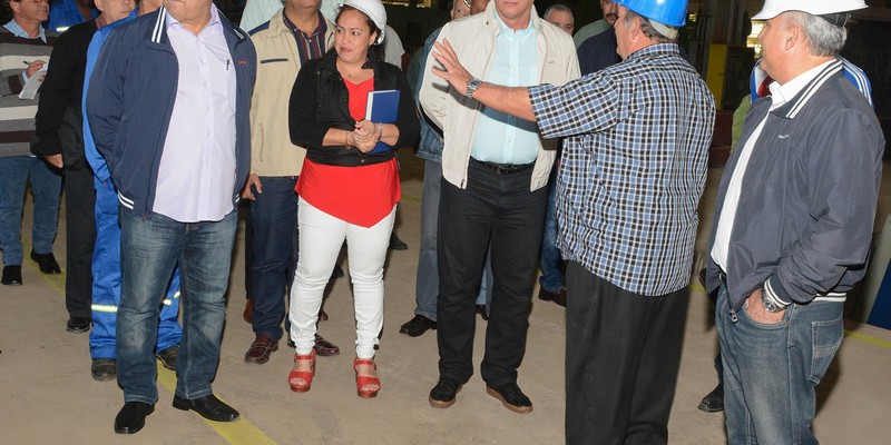 Encuentro con dirigentes sindicales y recorrido por Empresa Metal-Mecánica VARONA
