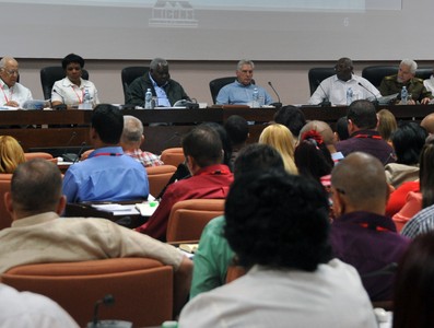Reunión con los presidentes de las asambleas provinciales y municipales del Poder Popular