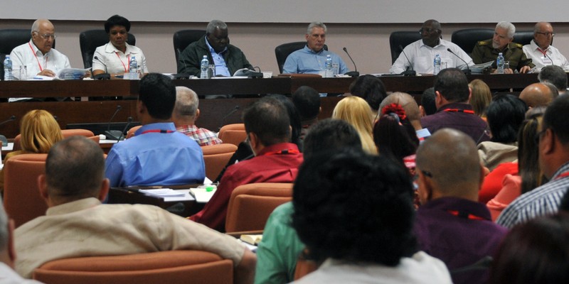 Reunión con los presidentes de las asambleas provinciales y municipales del Poder Popular