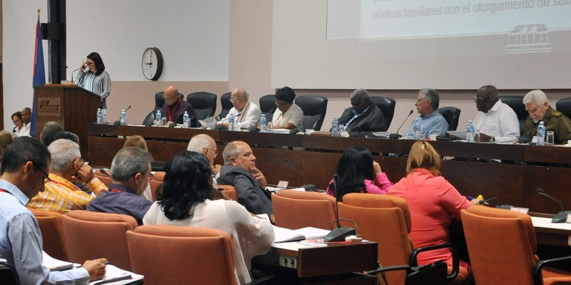 Reunión con los presidentes de las asambleas provinciales y municipales del Poder Popular