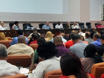 Reunión con los presidentes de las asambleas provinciales y municipales del Poder Popular