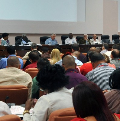 Reunión con los presidentes de las asambleas provinciales y municipales del Poder Popular