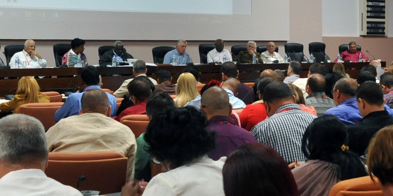 Reunión con los presidentes de las asambleas provinciales y municipales del Poder Popular