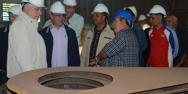 Encuentro con dirigentes sindicales y recorrido por Empresa Metal-Mecánica VARONA
