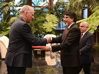 Recibe Díaz-Canel cartas credenciales de embajadores de diez países