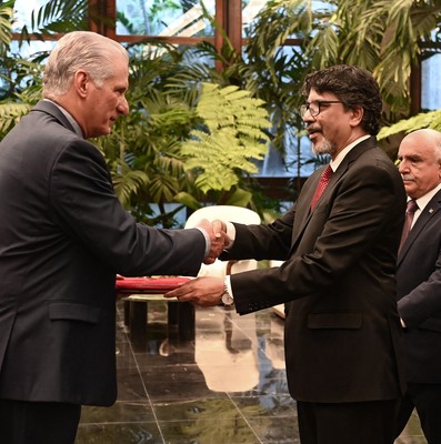 Recibe Díaz-Canel cartas credenciales de embajadores de diez países