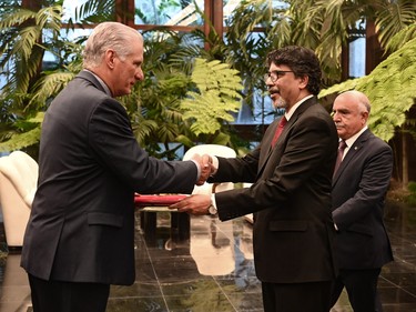 Recibe Díaz-Canel cartas credenciales de embajadores de diez países 1