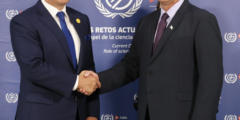 Saludo oficial