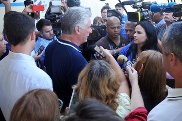 Presidente ejerce el voto durante jornada del Referendo Constitucional 6