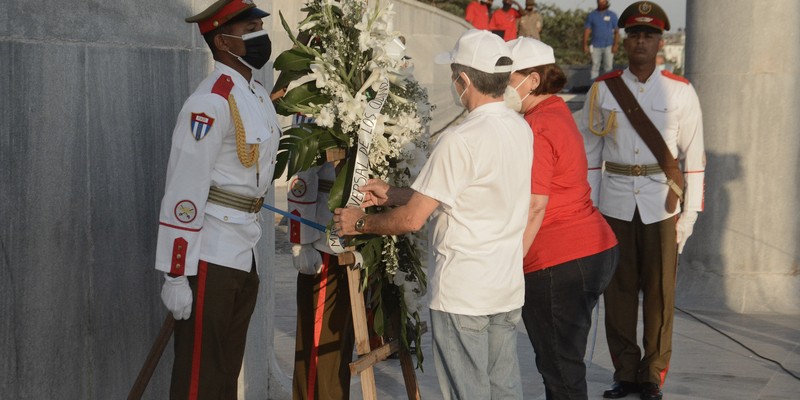 Mensaje de felicitación de Ulises Guilarte de Nacimiento a los trabajadores cubanos