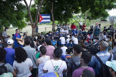Trabajo Voluntario por el Día de la Rebeldía Nacional 8