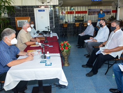 Encuentro del Presidente y Primer Secretario del partido Comunista de Cuba Miguel Díaz-Canel, con especialistas y estudiantes de ciencias económicas en la sede de la ANEC.