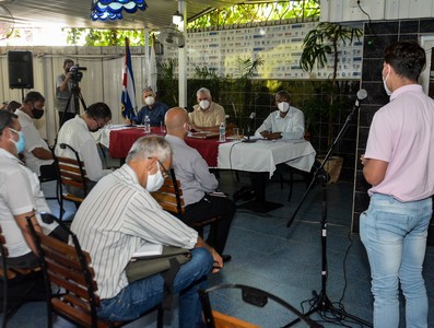 Encuentro del Presidente y Primer Secretario del partido Comunista de Cuba Miguel Díaz-Canel, con especialistas y estudiantes de ciencias económicas en la sede de la ANEC.