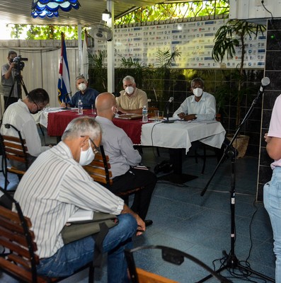 Encuentro del Presidente y Primer Secretario del partido Comunista de Cuba Miguel Díaz-Canel, con especialistas y estudiantes de ciencias económicas en la sede de la ANEC.