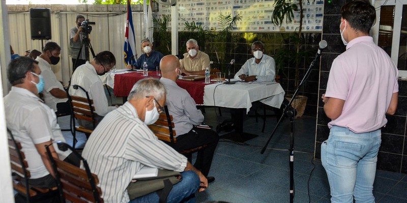 Encuentro del Presidente y Primer Secretario del partido Comunista de Cuba Miguel Díaz-Canel, con especialistas y estudiantes de ciencias económicas en la sede de la ANEC.