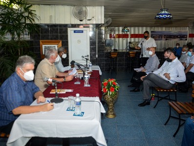 Encuentro del Presidente y Primer Secretario del partido Comunista de Cuba Miguel Díaz-Canel, con especialistas y estudiantes de ciencias económicas en la sede de la ANEC.