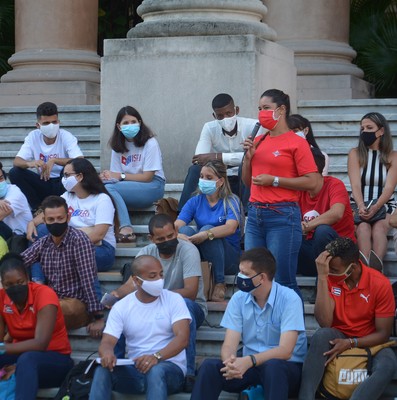 Intercambia el Presidente Díaz-Canel con jóvenes de diversos sectores de la economía y la sociedad en la Universidad de la Habana. Fotos: Estudios Revolución