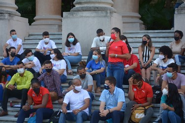 Intercambia el Presidente Díaz-Canel con jóvenes de diversos sectores de la economía y la sociedad en la Universidad de la Habana. Fotos: Estudios Revolución 2