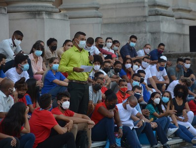 Intercambia el Presidente Díaz-Canel con jóvenes de diversos sectores de la economía y la sociedad en la Universidad de la Habana. Fotos: Estudios Revolución