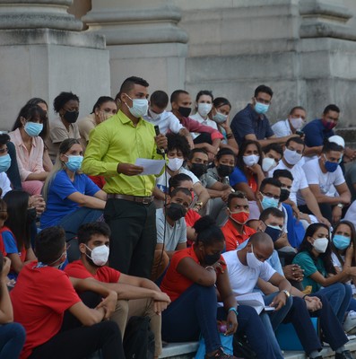 Intercambia el Presidente Díaz-Canel con jóvenes de diversos sectores de la economía y la sociedad en la Universidad de la Habana. Fotos: Estudios Revolución