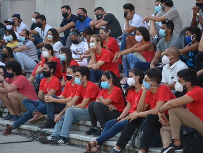 Intercambia el Presidente Díaz-Canel con jóvenes de diversos sectores de la economía y la sociedad en la Universidad de la Habana. Fotos: Estudios Revolución