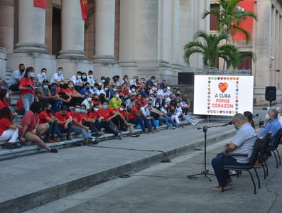 Intercambia el Presidente Díaz-Canel con jóvenes de diversos sectores de la economía y la sociedad en la Universidad de la Habana. Fotos: Estudios Revolución
