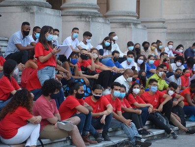 Intercambia el Presidente Díaz-Canel con jóvenes de diversos sectores de la economía y la sociedad en la Universidad de la Habana. Fotos: Estudios Revolución