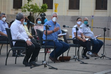 Intercambia el Presidente Díaz-Canel con jóvenes de diversos sectores de la economía y la sociedad en la Universidad de la Habana. Fotos: Estudios Revolución 11