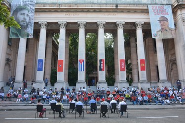 Intercambia el Presidente Díaz-Canel con jóvenes de diversos sectores de la economía y la sociedad en la Universidad de la Habana. Fotos: Estudios Revolución 13