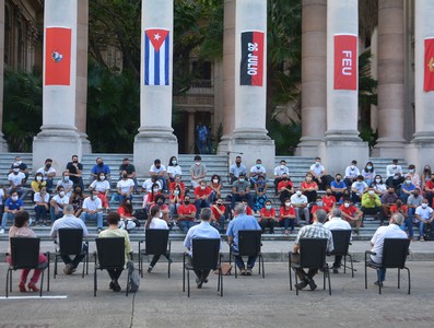 Intercambia el Presidente Díaz-Canel con jóvenes de diversos sectores de la economía y la sociedad en la Universidad de la Habana. Fotos: Estudios Revolución