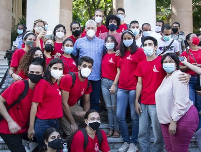 Intercambia el Presidente Díaz-Canel con jóvenes de diversos sectores de la economía y la sociedad en la Universidad de la Habana. Fotos: Estudios Revolución
