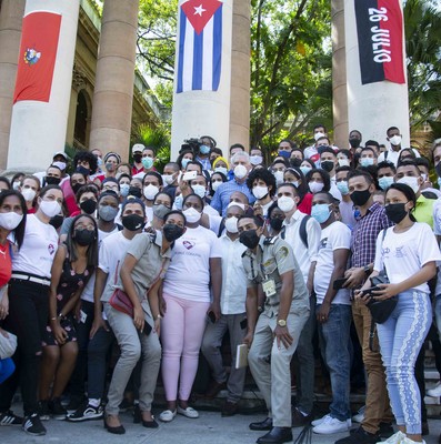 Intercambia el Presidente Díaz-Canel con jóvenes de diversos sectores de la economía y la sociedad en la Universidad de la Habana. Fotos: Estudios Revolución
