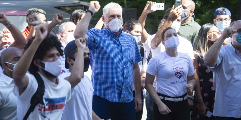 Intercambia el Presidente Díaz-Canel con jóvenes de diversos sectores de la economía y la sociedad en la Universidad de la Habana. Fotos: Estudios Revolución