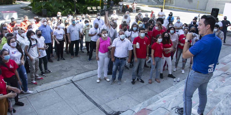 Intercambia el Presidente Díaz-Canel con jóvenes de diversos sectores de la economía y la sociedad en la Universidad de la Habana. Fotos: Estudios Revolución