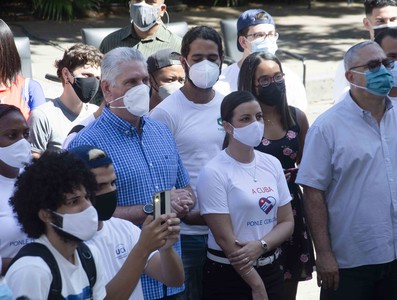 Intercambia el Presidente Díaz-Canel con jóvenes de diversos sectores de la economía y la sociedad en la Universidad de la Habana. Fotos: Estudios Revolución