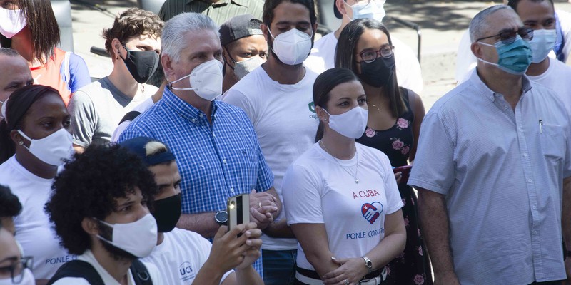 Intercambia el Presidente Díaz-Canel con jóvenes de diversos sectores de la economía y la sociedad en la Universidad de la Habana. Fotos: Estudios Revolución