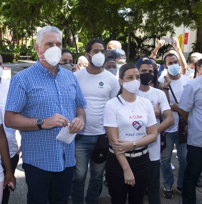 Intercambia el Presidente Díaz-Canel con jóvenes de diversos sectores de la economía y la sociedad en la Universidad de la Habana. Fotos: Estudios Revolución