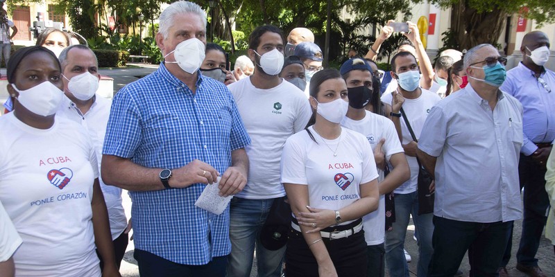 Intercambia el Presidente Díaz-Canel con jóvenes de diversos sectores de la economía y la sociedad en la Universidad de la Habana. Fotos: Estudios Revolución
