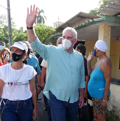 Recorrido de Díaz-Canel por la barriada del Fanguito. Fotos: Estudios Revolución