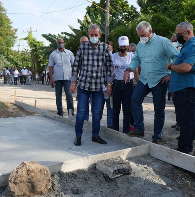 Recorrido de Díaz-Canel por la barriada del Fanguito. Fotos: Estudios Revolución