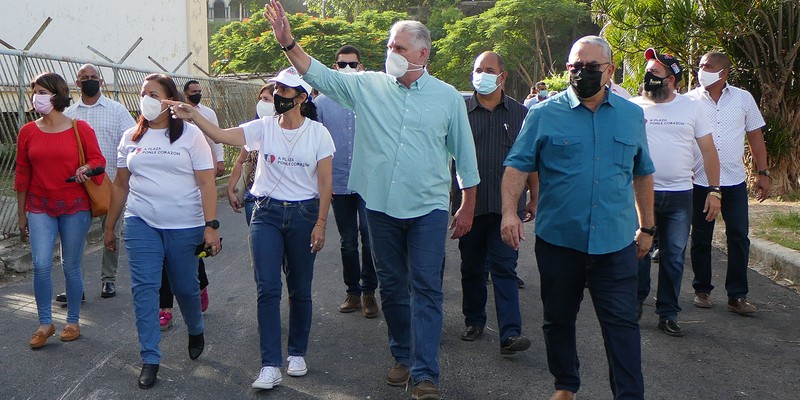 Recorrido de Díaz-Canel por la barriada del Fanguito. Fotos: Estudios Revolución