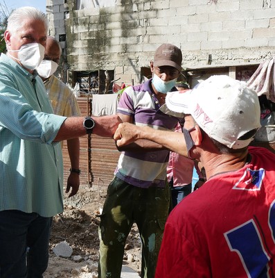 Recorrido de Díaz-Canel por la barriada del Fanguito. Fotos: Estudios Revolución