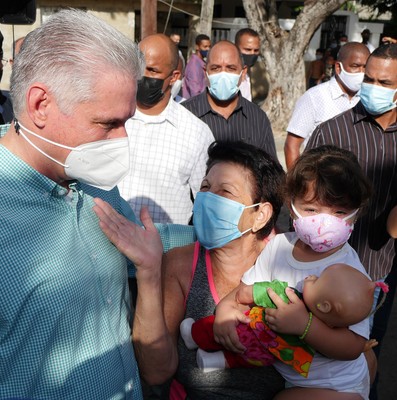 Recorrido de Díaz-Canel por la barriada del Fanguito. Fotos: Estudios Revolución