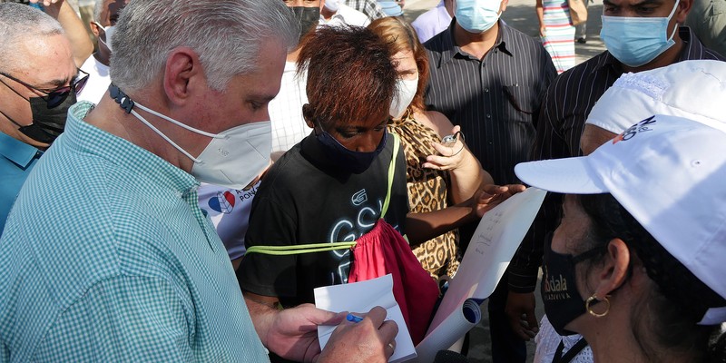 Recorrido de Díaz-Canel por la barriada del Fanguito. Fotos: Estudios Revolución