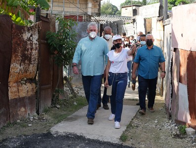 Recorrido de Díaz-Canel por la barriada del Fanguito. Fotos: Estudios Revolución