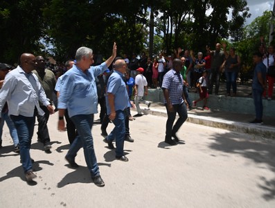 Recorrido Presidente por zonas afectadas en Camagüey y Granma